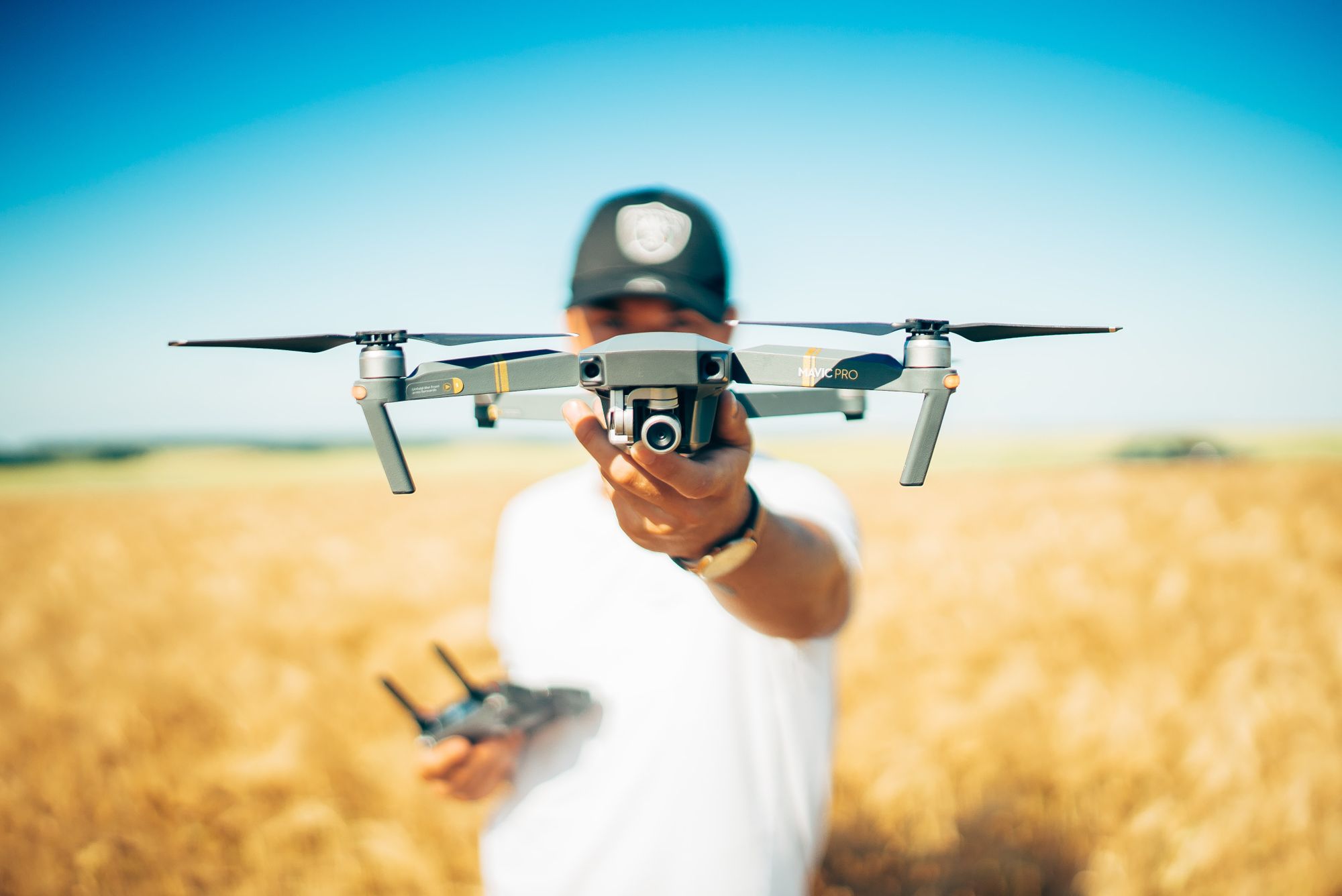 Drone em operação durante atividade prática